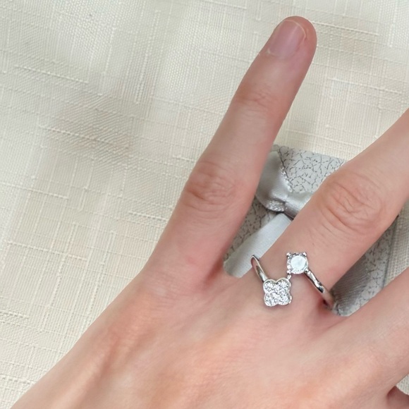 Clover-Inspired Adjustable Ring - Picture 4 of 4